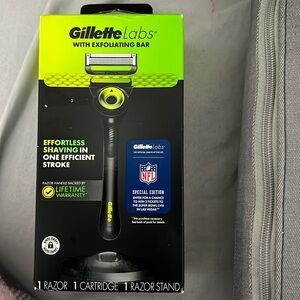 Gillette Labs Razor With Exfoliating Bar NFL Limited Edition Razor/Stand/Catridg